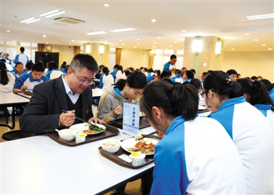 北京部分中小学幼儿园集中用餐陪餐制度调查走访