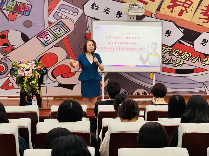 “做文明使者，迎亚运盛会”公关礼仪讲座在杭州市新华实验小学成功举行 